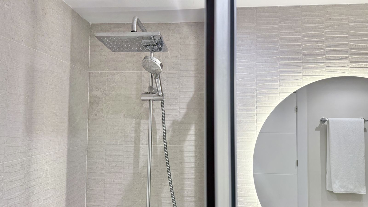 2 Bed Apartment for sale in Benahavís Costa Del Sol, Málaga, Spain