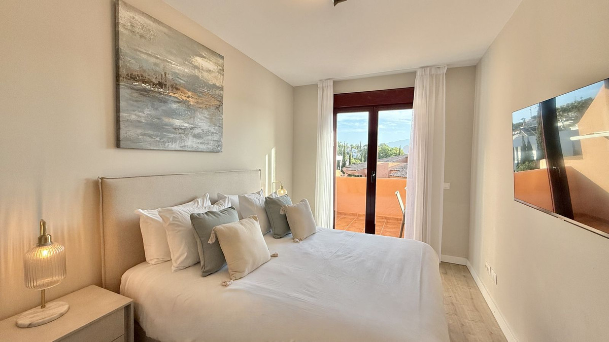 2 Bed Apartment for sale in Benahavís Costa Del Sol, Málaga, Spain
