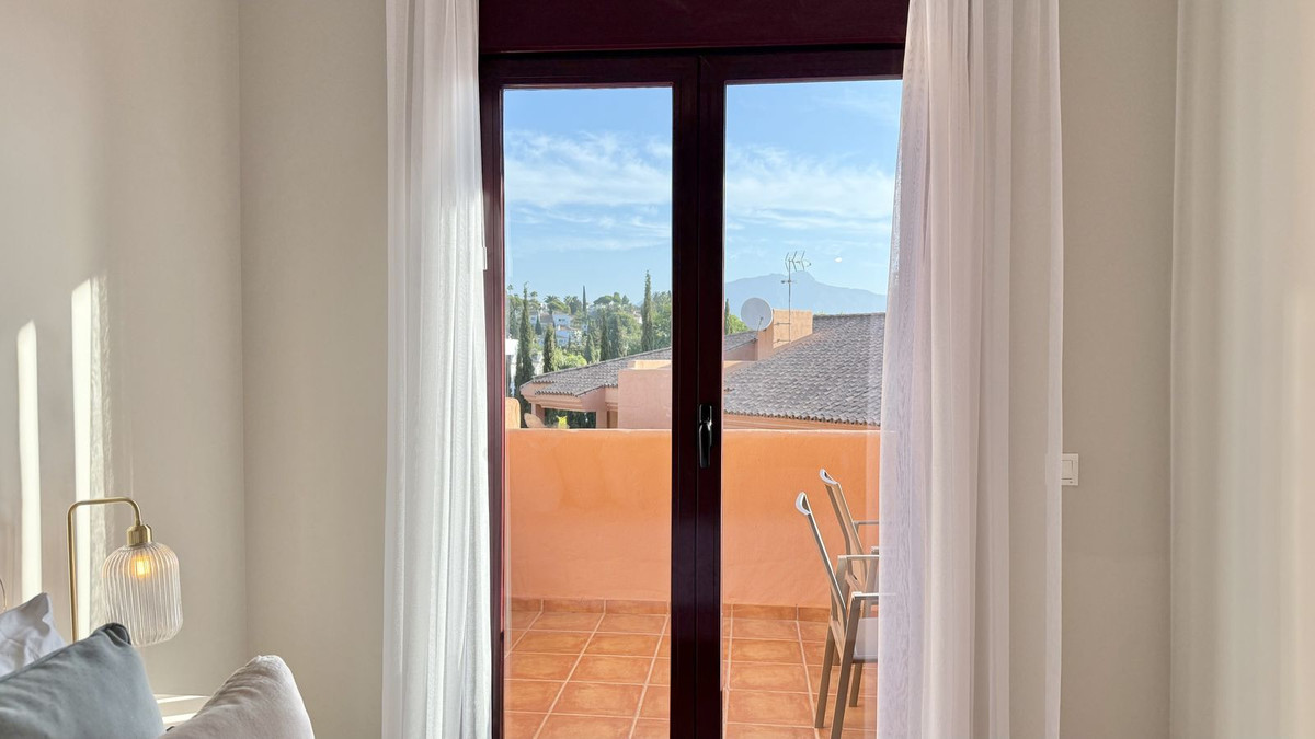 2 Bed Apartment for sale in Benahavís Costa Del Sol, Málaga, Spain