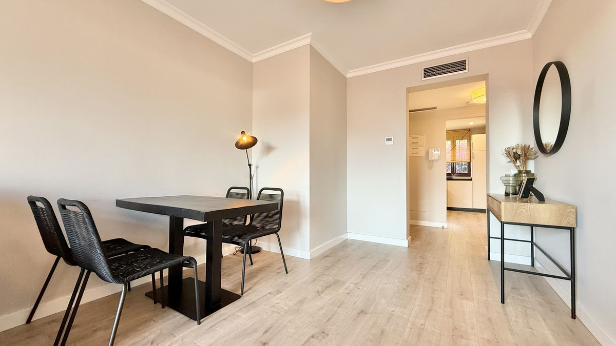 2 Bed Apartment for sale in Benahavís Costa Del Sol, Málaga, Spain