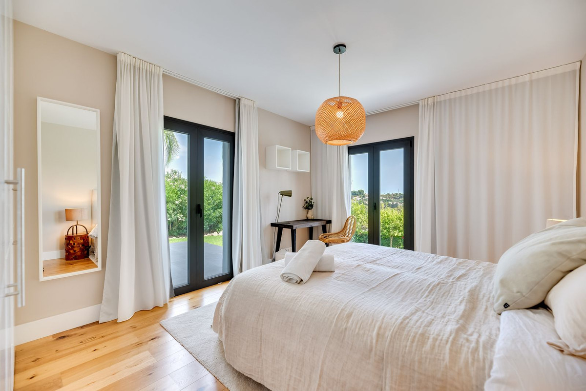4 Bed Townhouse for sale in El Paraiso Costa Del Sol, Málaga, Spain