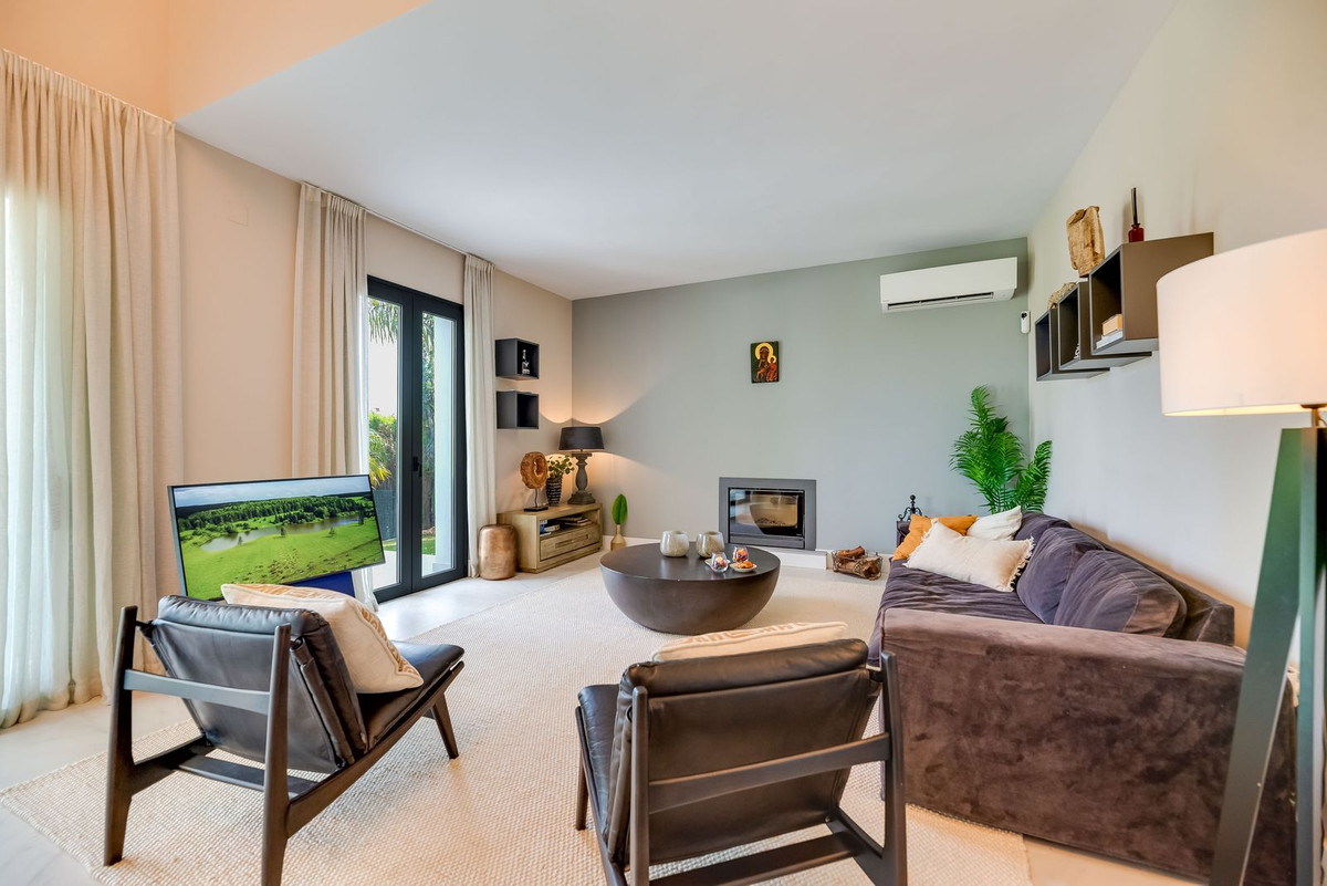 4 Bed Townhouse for sale in El Paraiso Costa Del Sol, Málaga, Spain