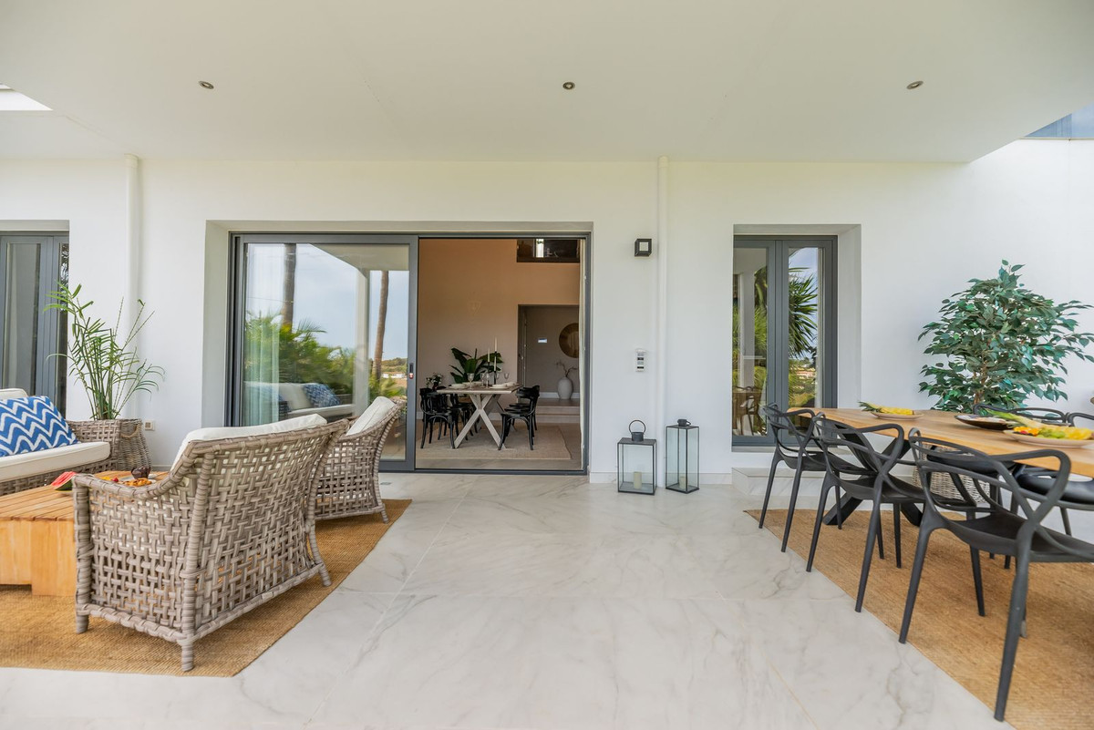 4 Bed Townhouse for sale in El Paraiso Costa Del Sol, Málaga, Spain