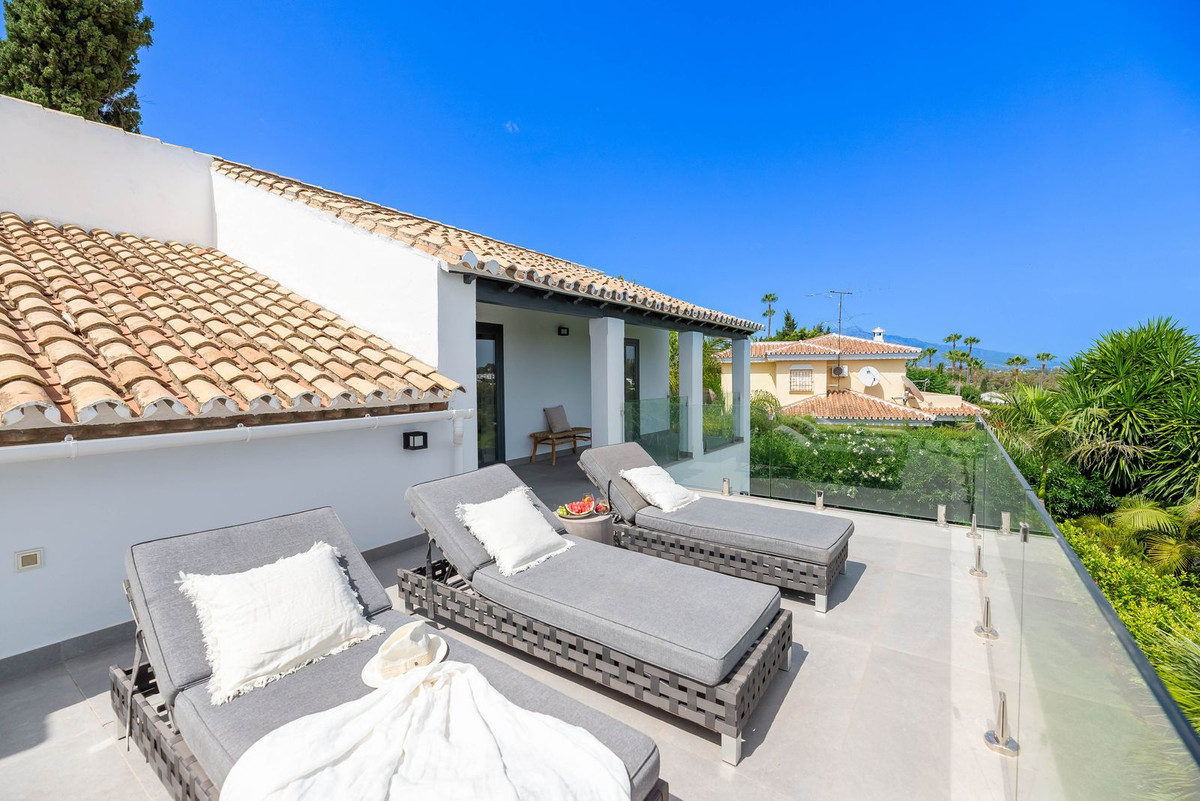 4 Bed Townhouse for sale in El Paraiso Costa Del Sol, Málaga, Spain