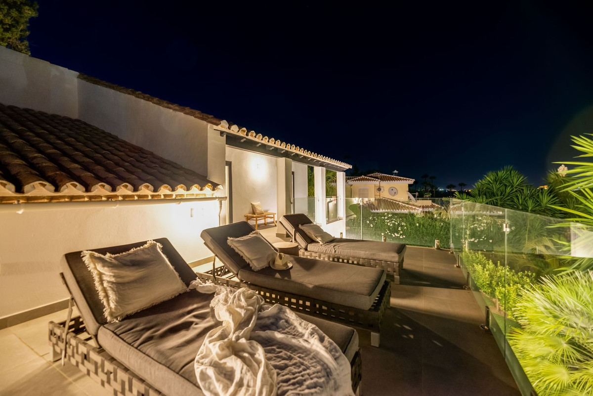 4 Bed Townhouse for sale in El Paraiso Costa Del Sol, Málaga, Spain