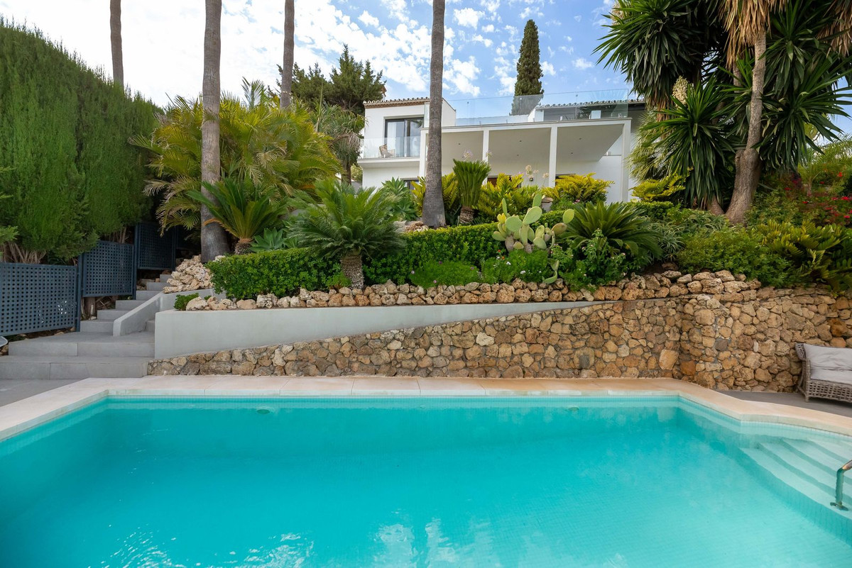 4 Bed Townhouse for sale in El Paraiso Costa Del Sol, Málaga, Spain
