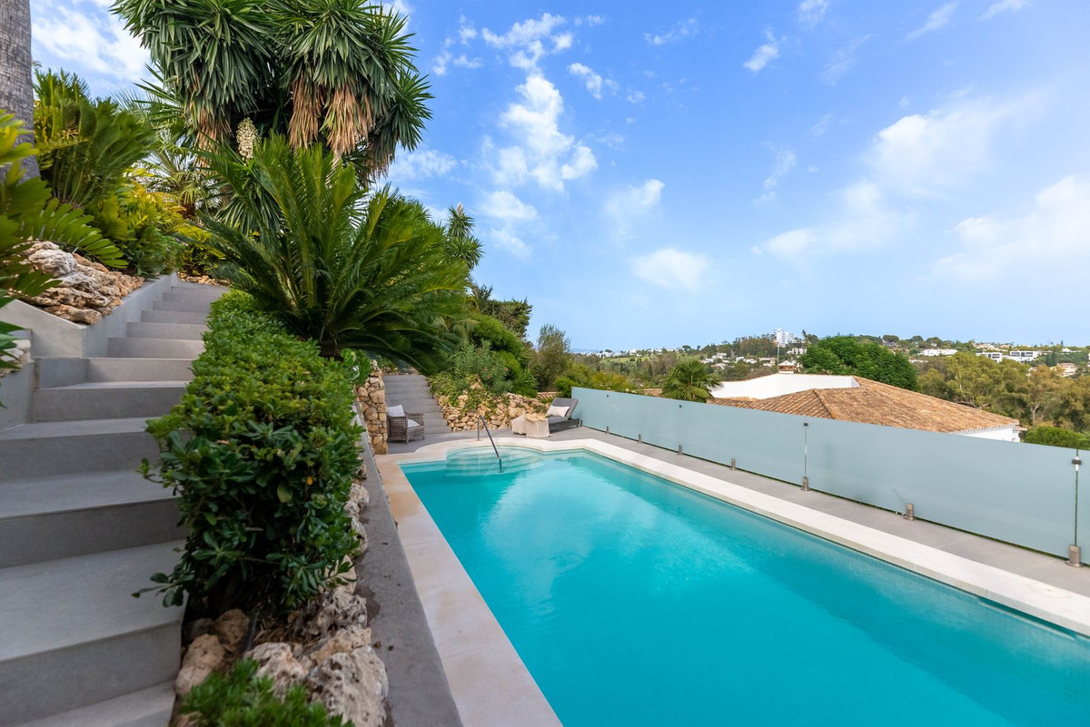 4 Bed Townhouse for sale in El Paraiso Costa Del Sol, Málaga, Spain