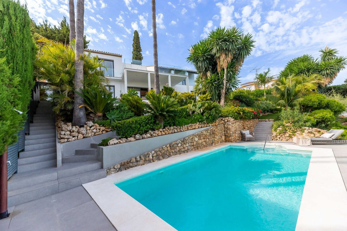 4 Bed Townhouse for sale in El Paraiso Costa Del Sol, Málaga, Spain