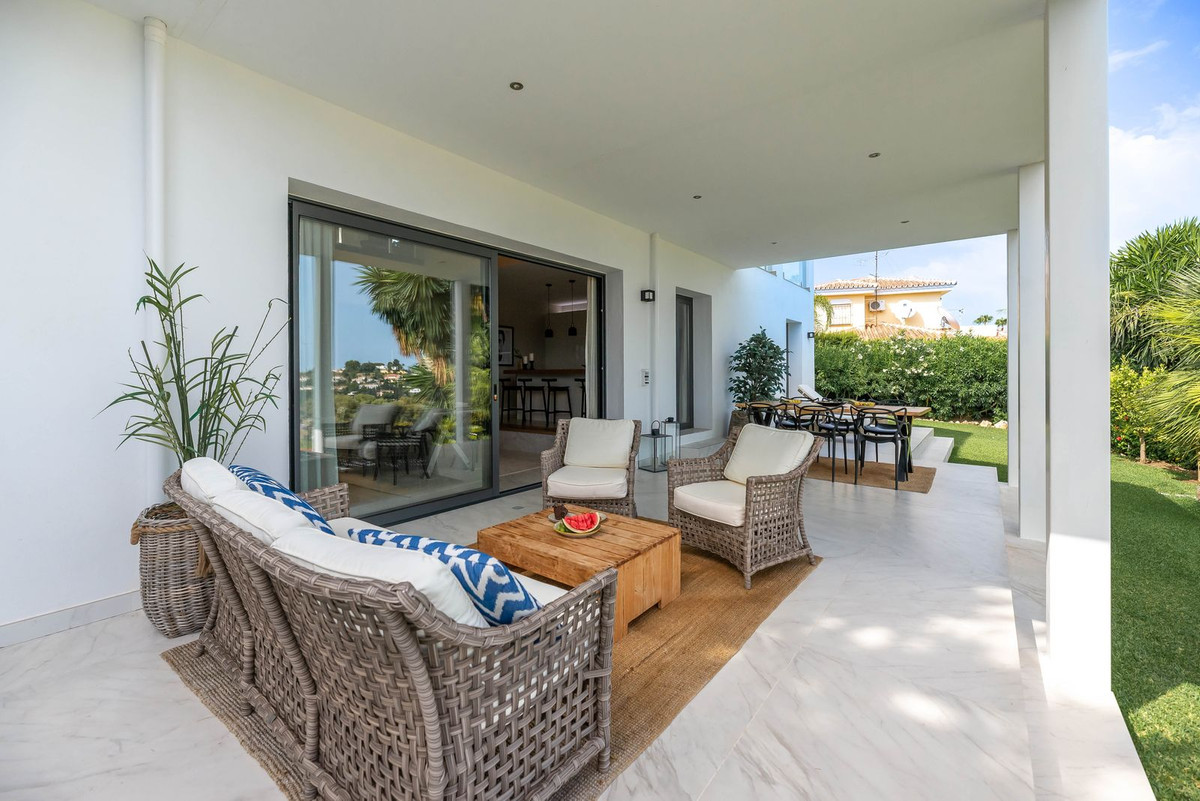 4 Bed Townhouse for sale in El Paraiso Costa Del Sol, Málaga, Spain