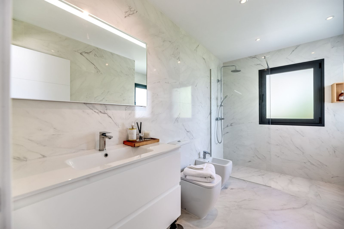 4 Bed Townhouse for sale in El Paraiso Costa Del Sol, Málaga, Spain