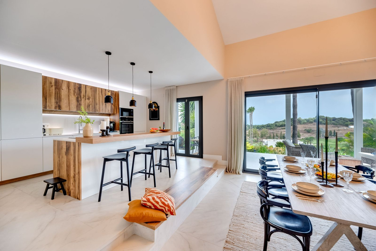 4 Bed Townhouse for sale in El Paraiso Costa Del Sol, Málaga, Spain