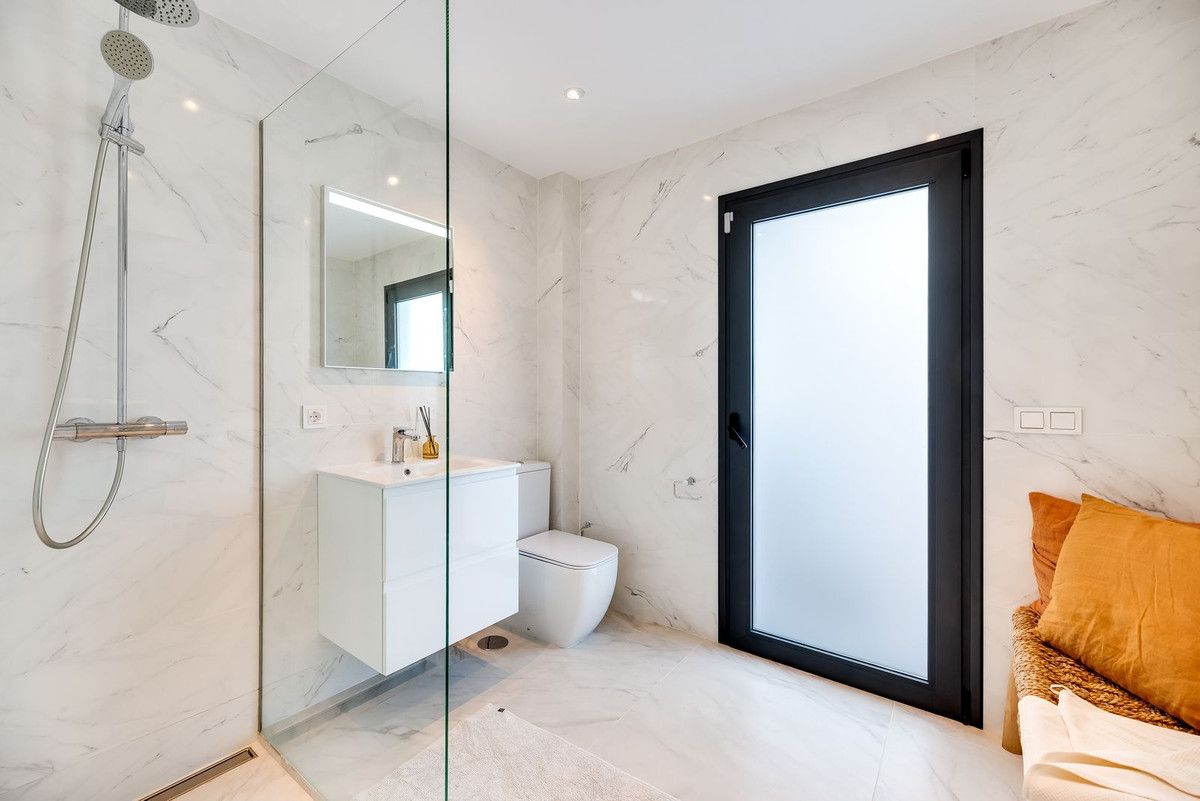 4 Bed Townhouse for sale in El Paraiso Costa Del Sol, Málaga, Spain