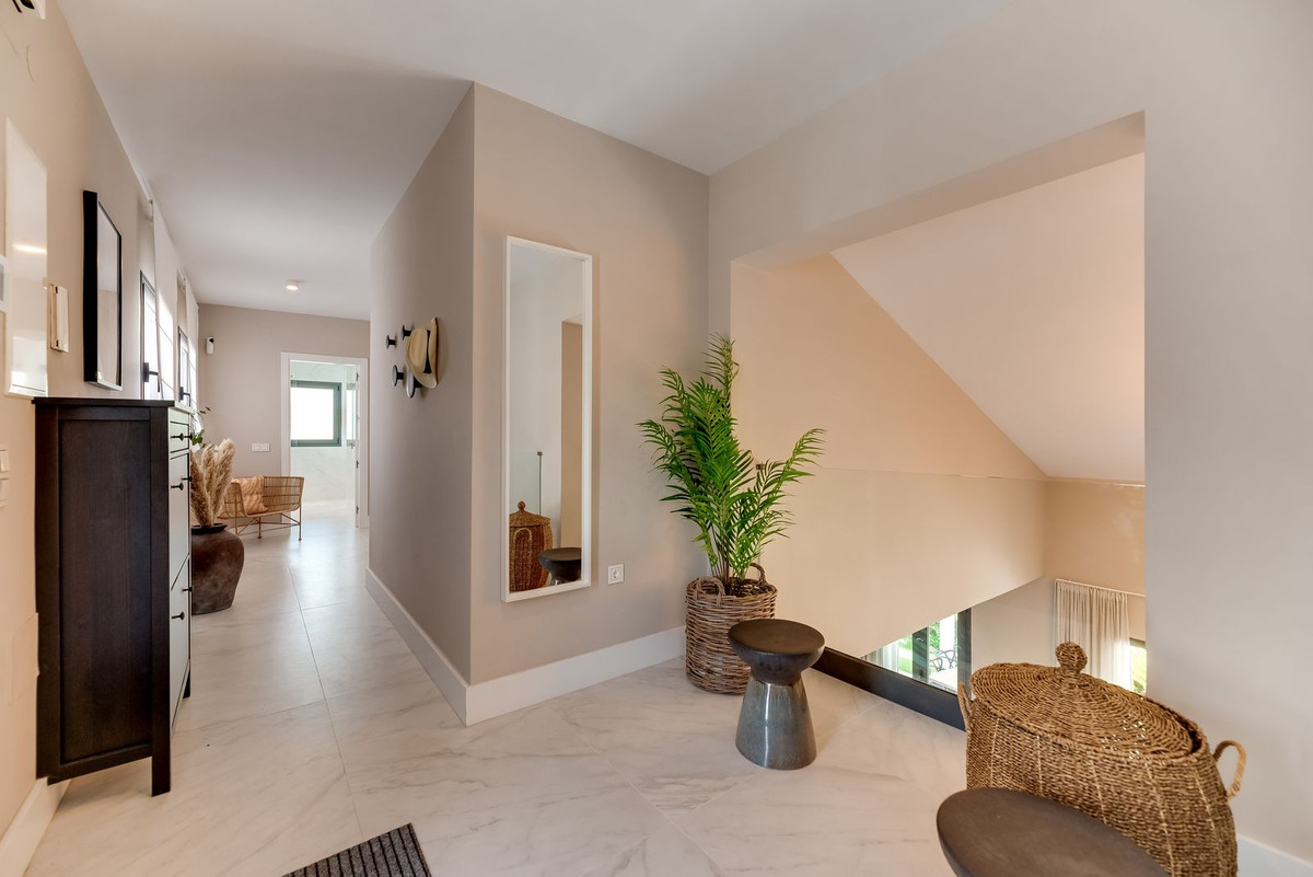 4 Bed Townhouse for sale in El Paraiso Costa Del Sol, Málaga, Spain