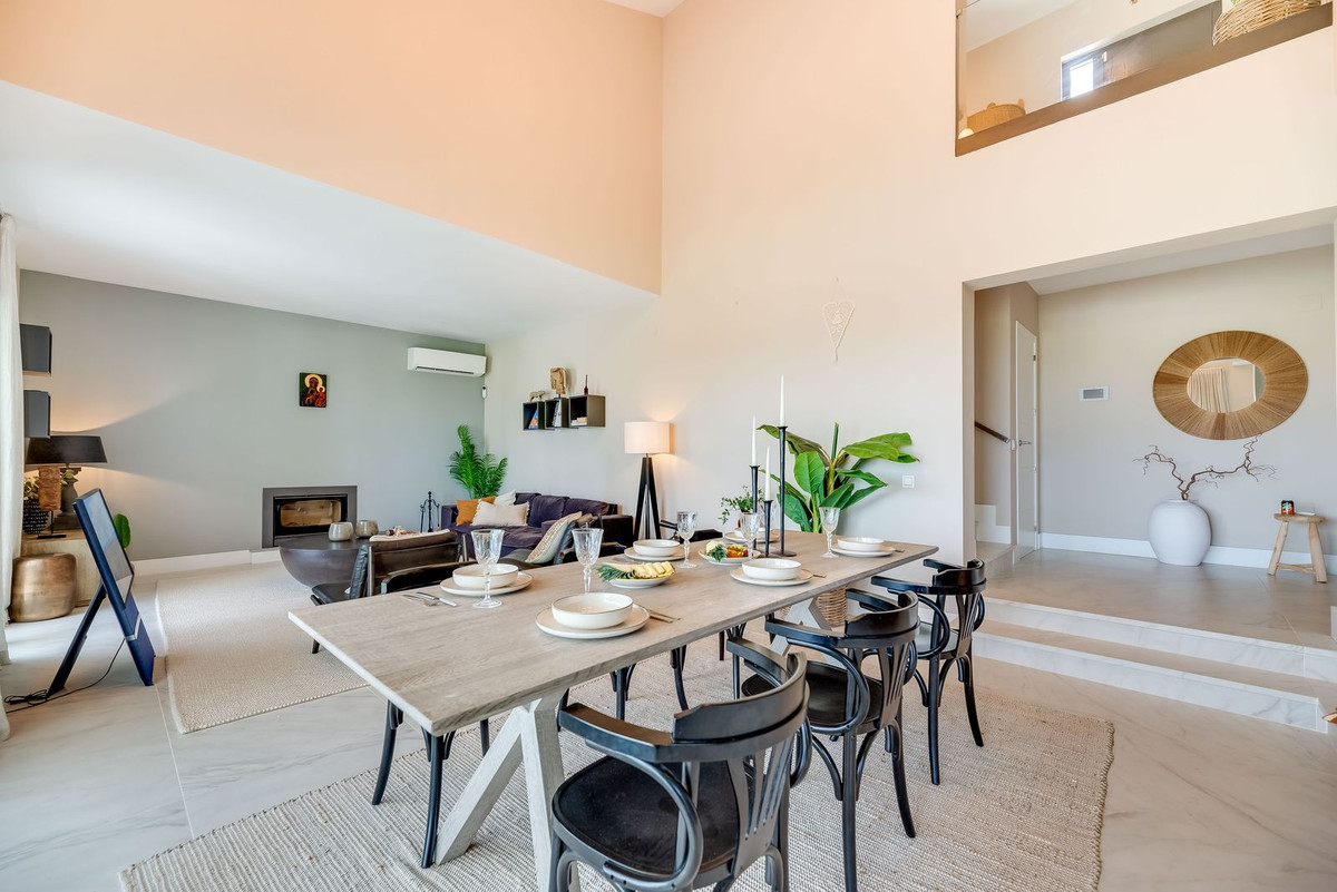 4 Bed Townhouse for sale in El Paraiso Costa Del Sol, Málaga, Spain