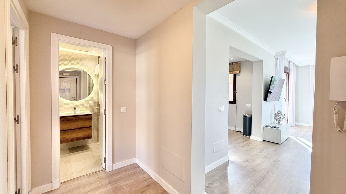 1 Bed Apartment for sale in Benahavís Costa Del Sol, Málaga, Spain