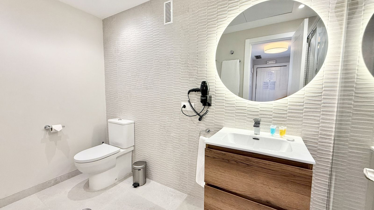 1 Bed Apartment for sale in Benahavís Costa Del Sol, Málaga, Spain