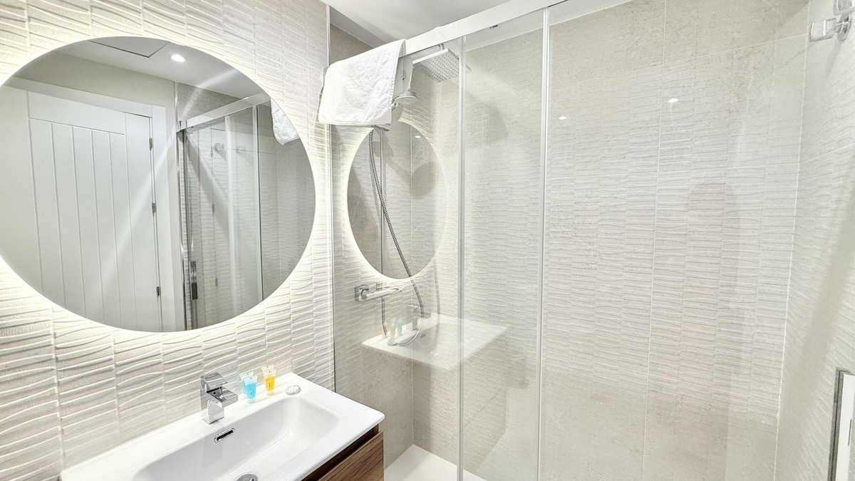 1 Bed Apartment for sale in Benahavís Costa Del Sol, Málaga, Spain