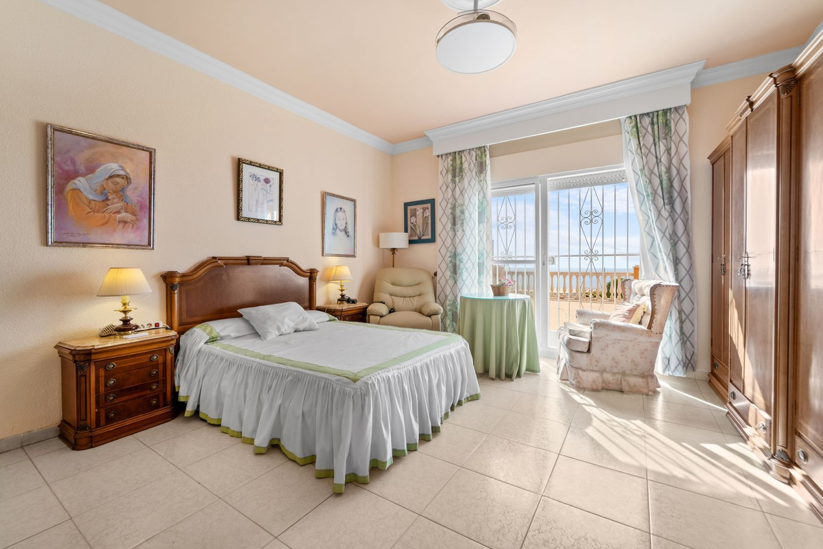 4 Bed Townhouse for sale in Benalmadena Costa Del Sol, Málaga, Spain