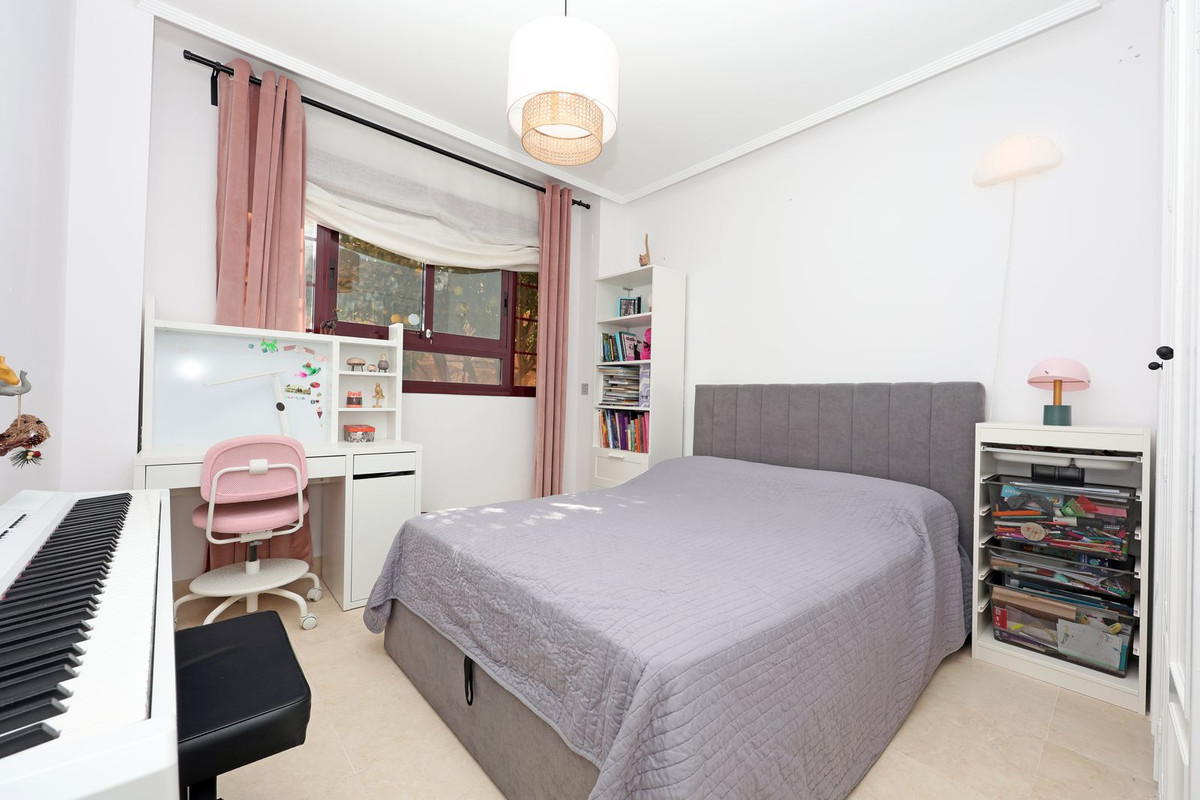 2 Bed Apartment for sale in La Mairena Costa Del Sol, Málaga, Spain
