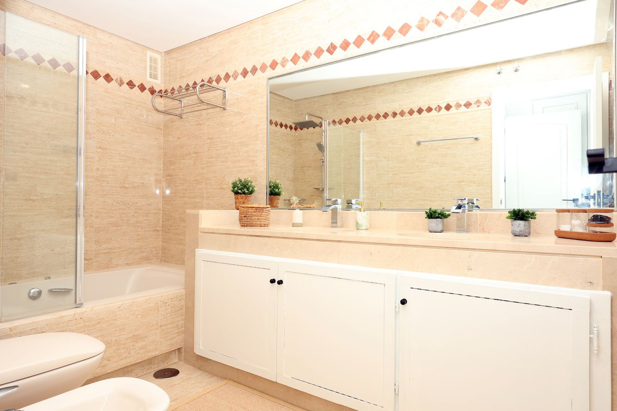 2 Bed Apartment for sale in La Mairena Costa Del Sol, Málaga, Spain