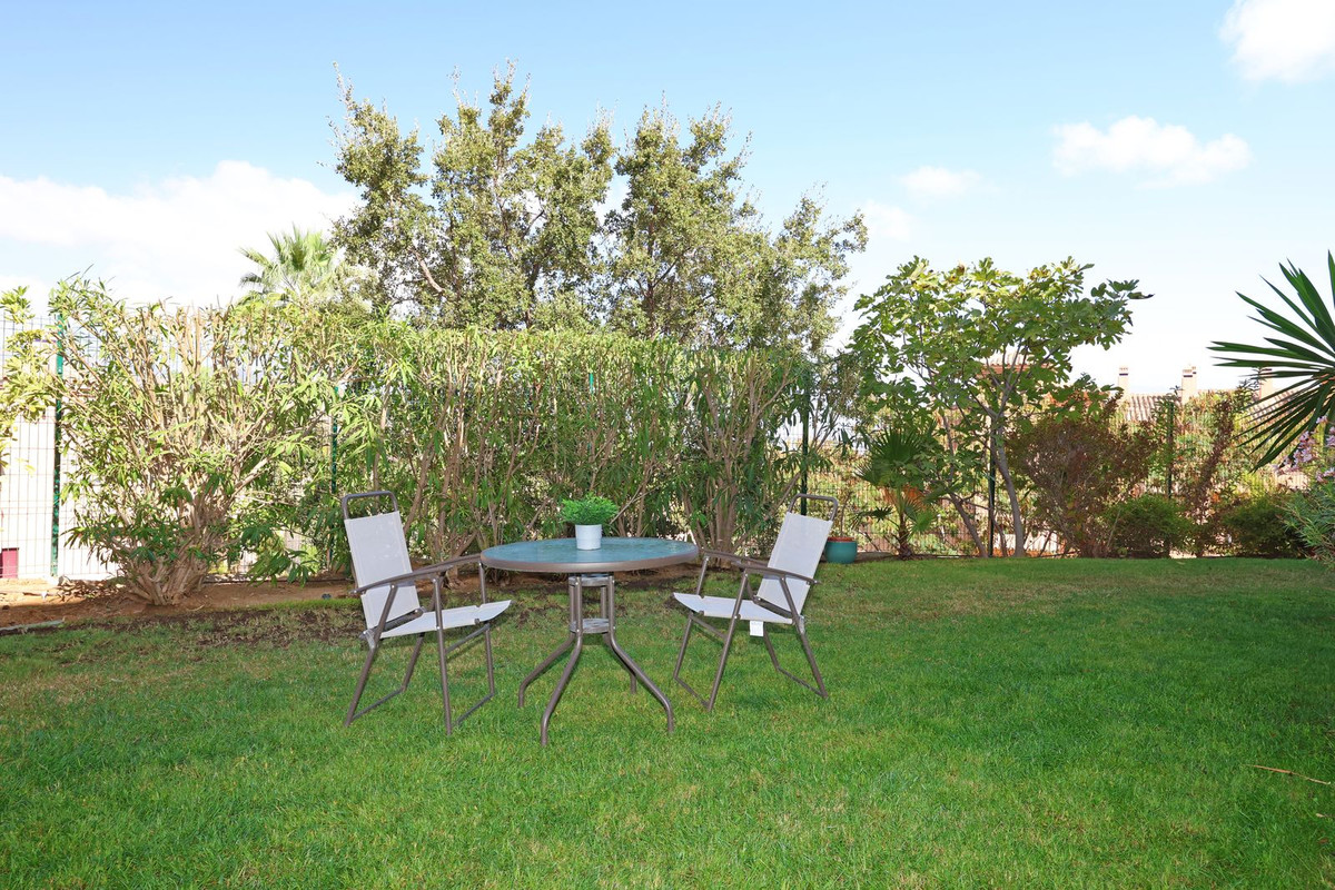 2 Bed Apartment for sale in La Mairena Costa Del Sol, Málaga, Spain