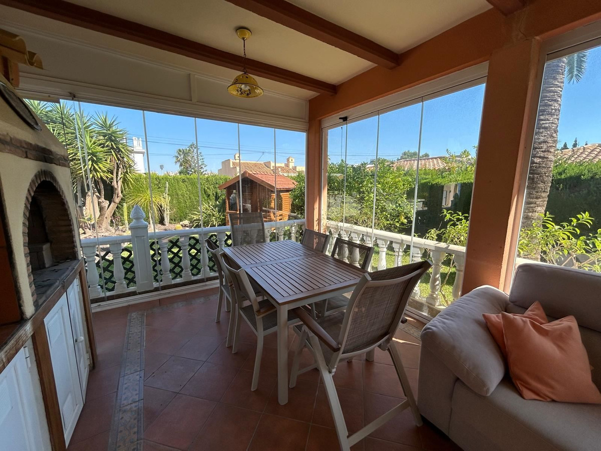 Se vende Villa - Chalet de 3 dormitorios en Costa Blanca, Alicante, España