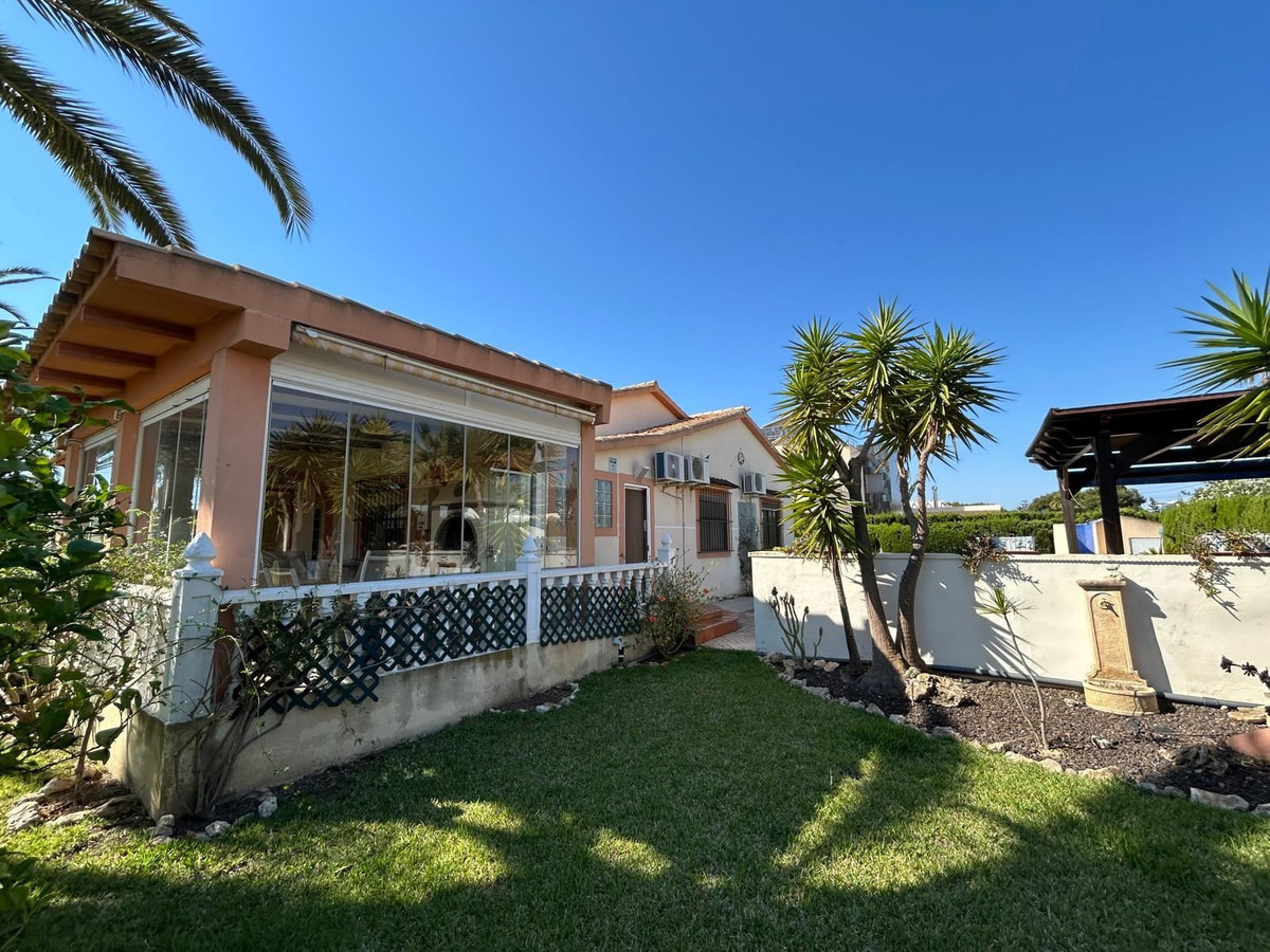 Se vende Villa - Chalet de 3 dormitorios en Costa Blanca, Alicante, España