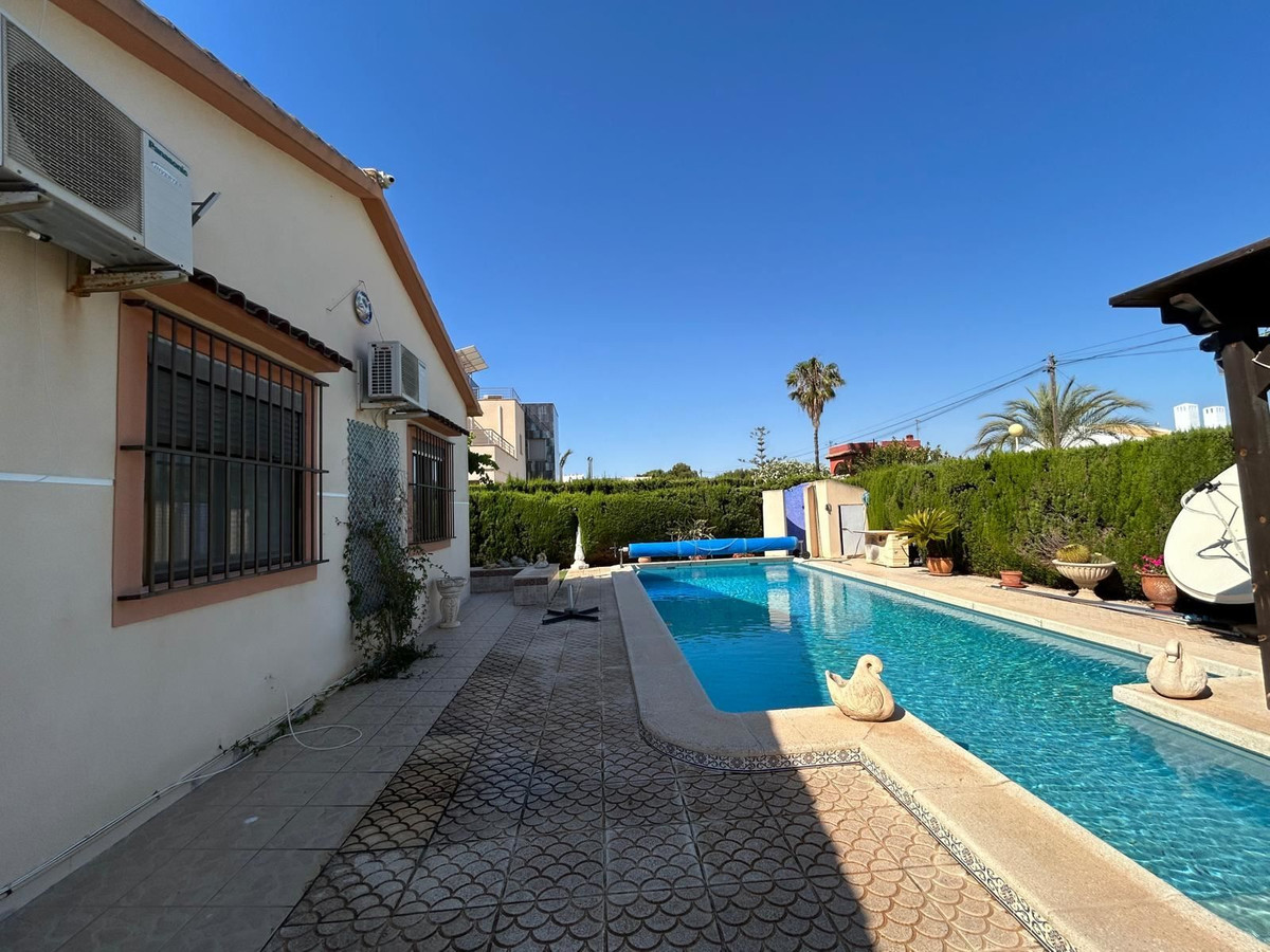 Se vende Villa - Chalet de 3 dormitorios en Costa Blanca, Alicante, España