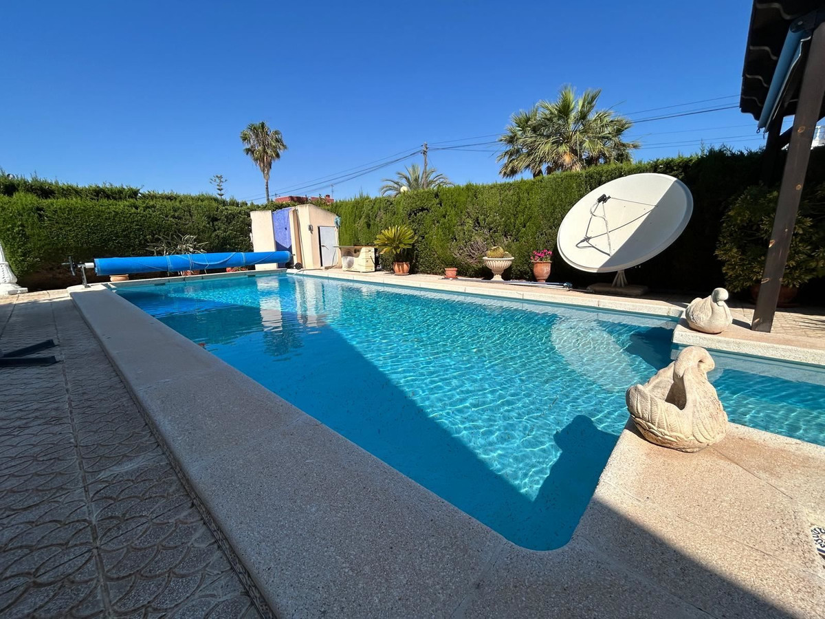 Se vende Villa - Chalet de 3 dormitorios en Costa Blanca, Alicante, España