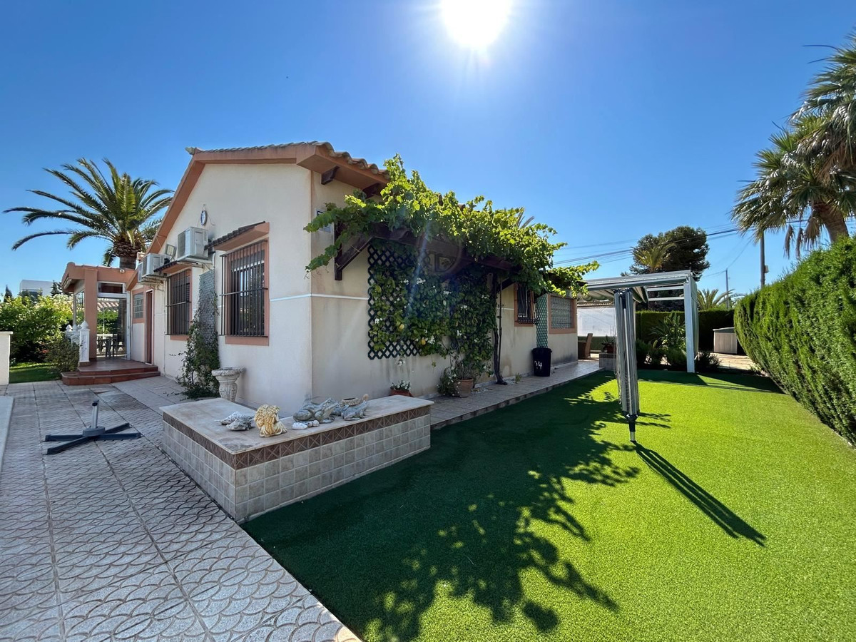 Se vende Villa - Chalet de 3 dormitorios en Costa Blanca, Alicante, España
