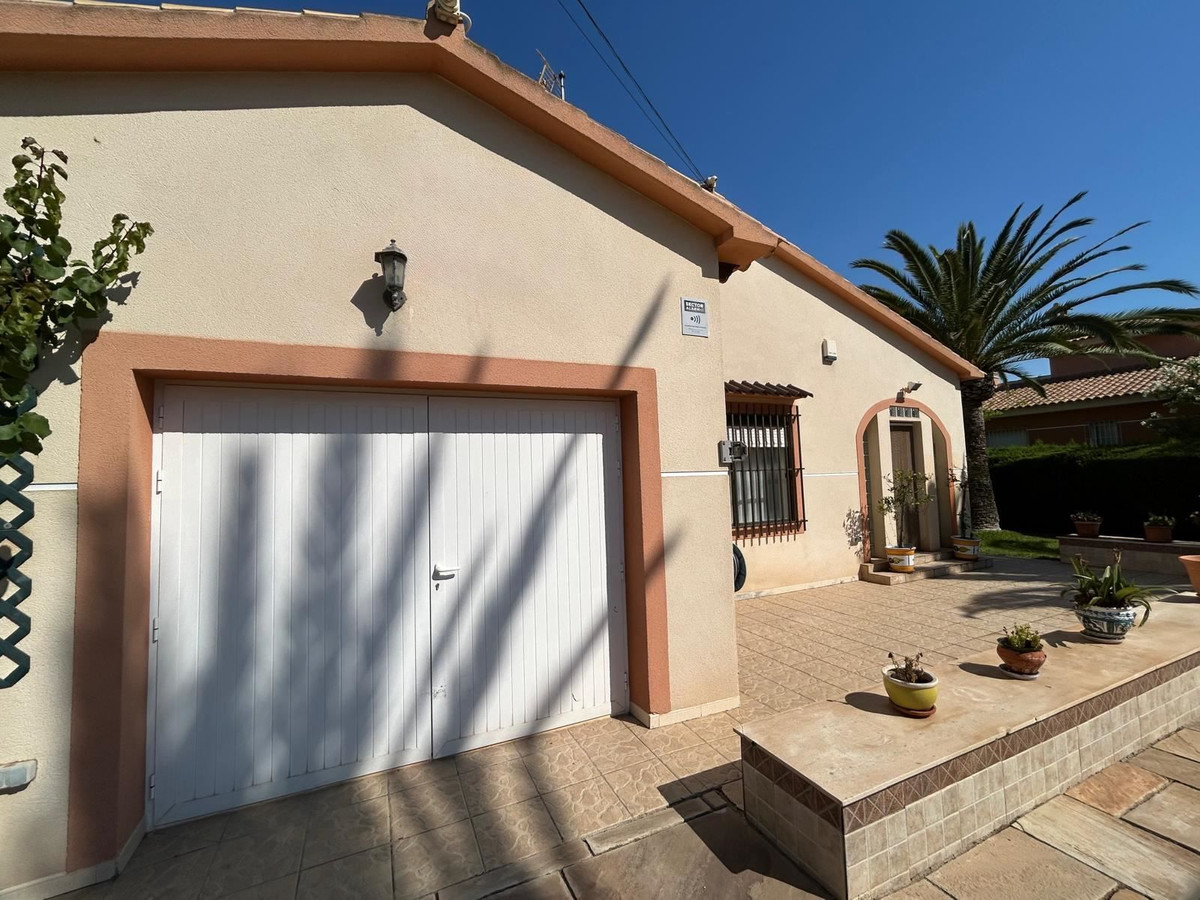Se vende Villa - Chalet de 3 dormitorios en Costa Blanca, Alicante, España