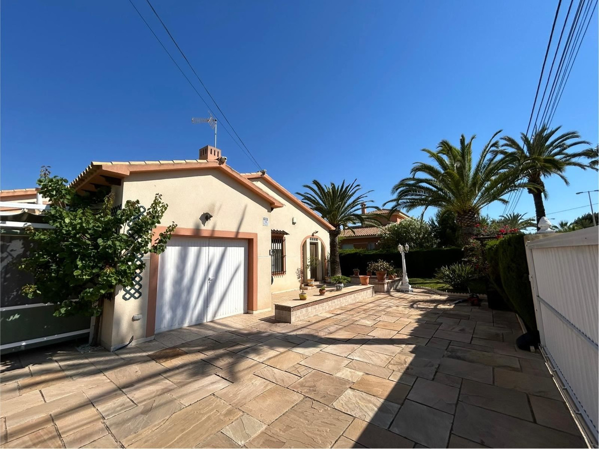 Se vende Villa - Chalet de 3 dormitorios en Costa Blanca, Alicante, España