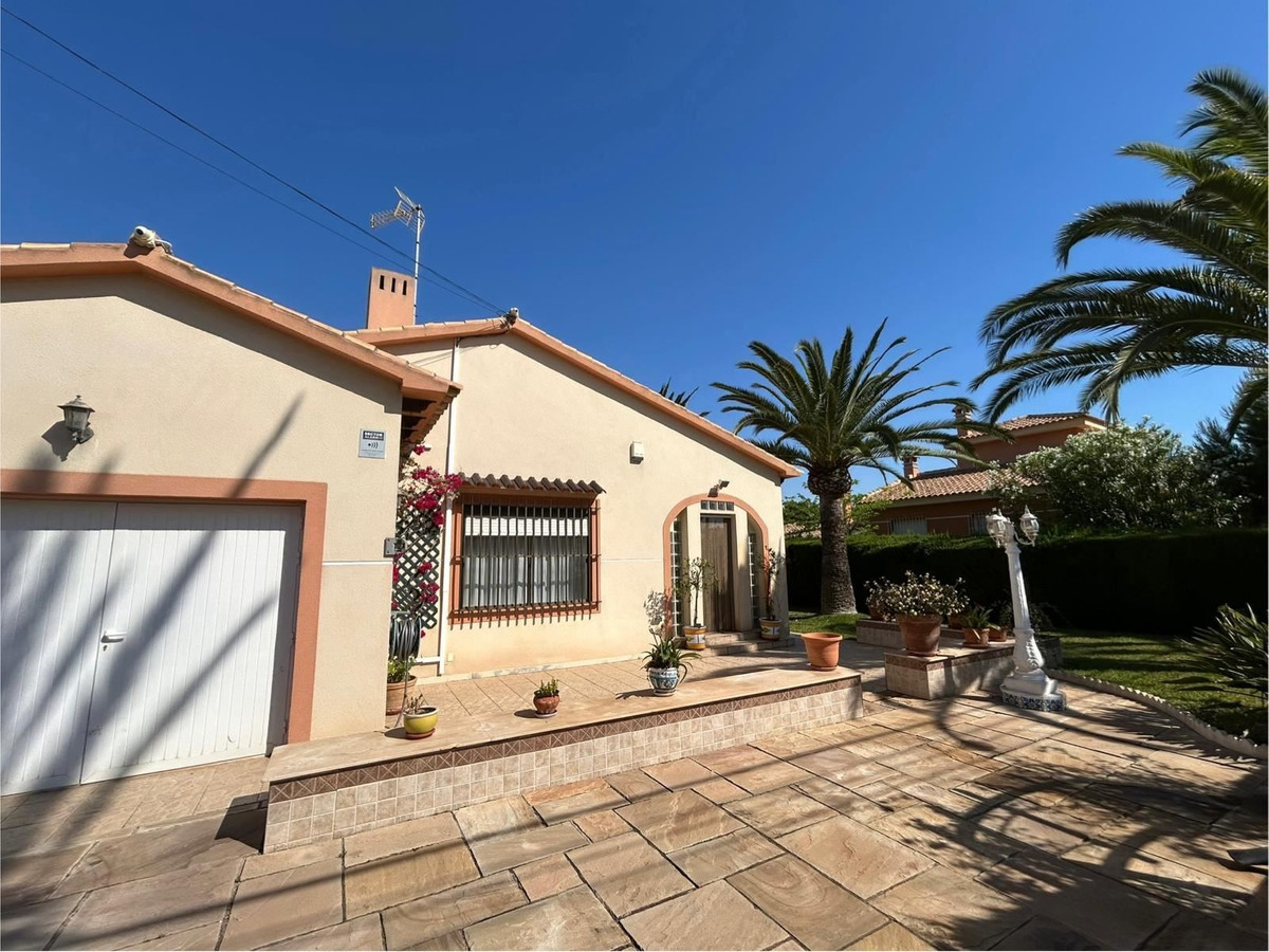 Se vende Villa - Chalet de 3 dormitorios en Costa Blanca, Alicante, España