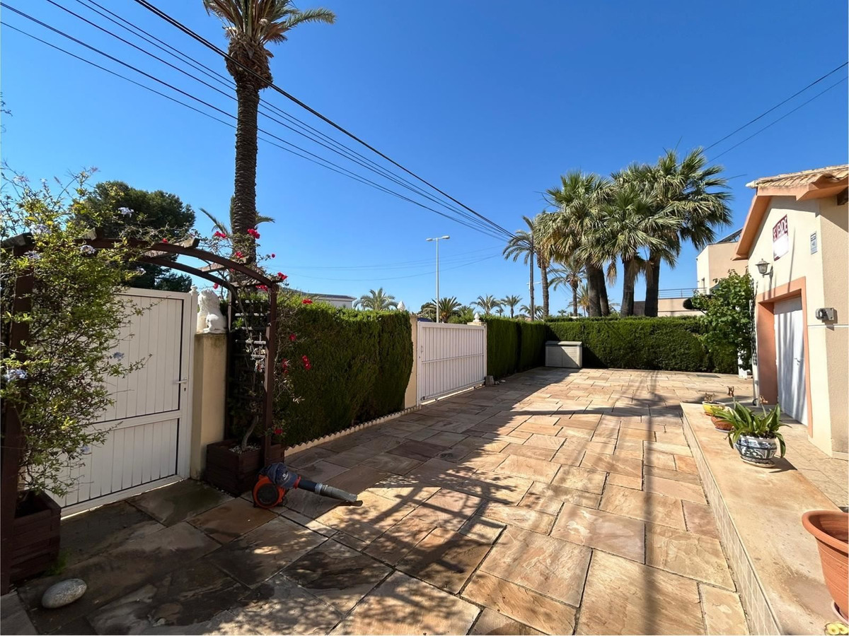 Se vende Villa - Chalet de 3 dormitorios en Costa Blanca, Alicante, España