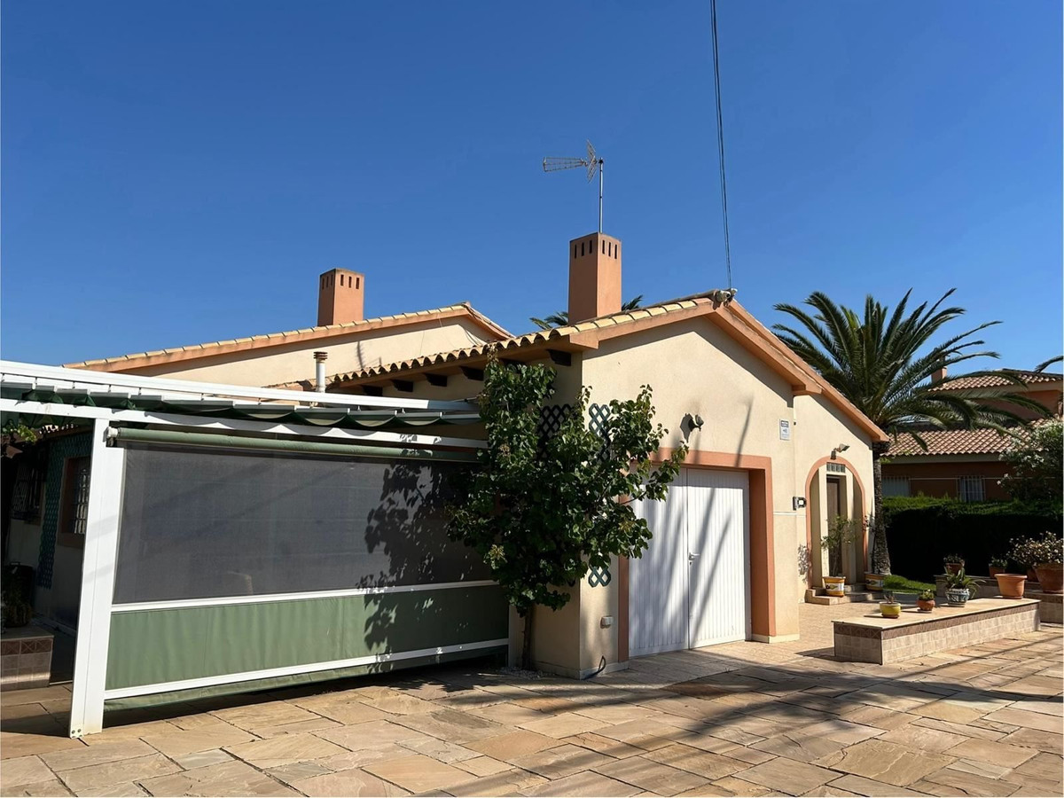 Se vende Villa - Chalet de 3 dormitorios en Costa Blanca, Alicante, España
