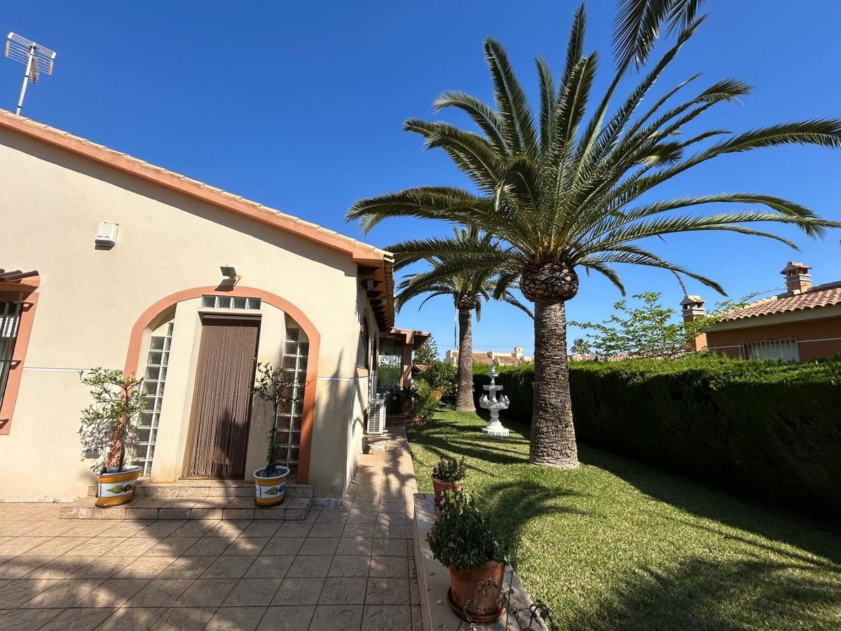 Se vende Villa - Chalet de 3 dormitorios en Costa Blanca, Alicante, España
