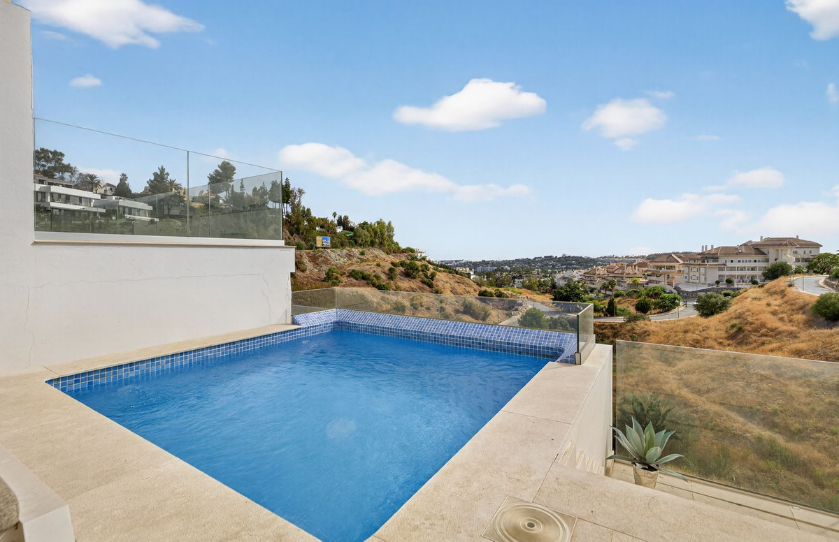 2 Bed Apartment for sale in Nueva Andalucía Costa Del Sol, Málaga, Spain