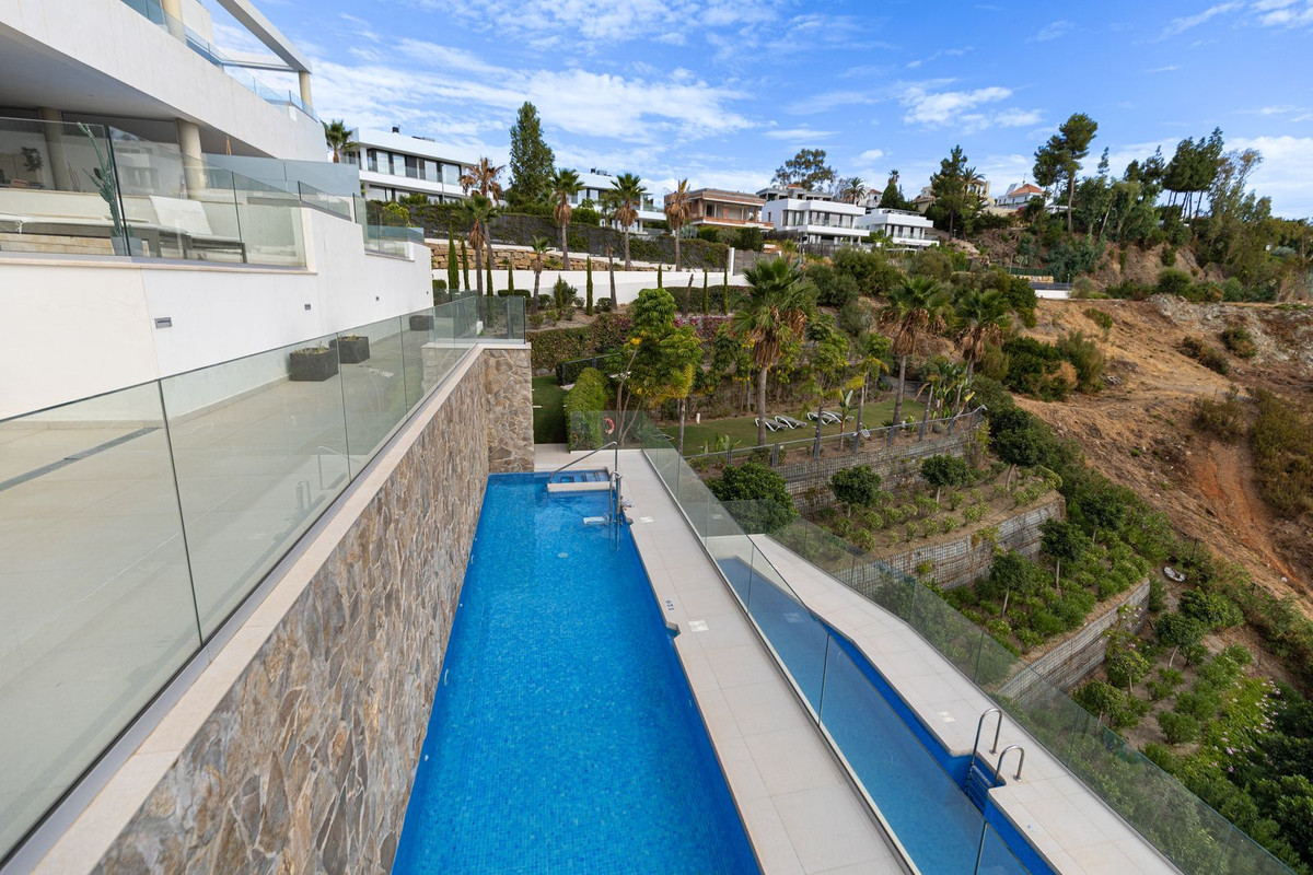2 Bed Apartment for sale in Nueva Andalucía Costa Del Sol, Málaga, Spain