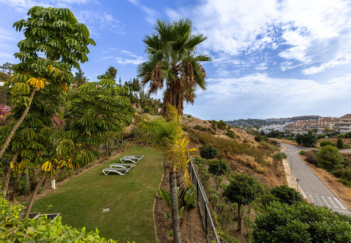 2 Bed Apartment for sale in Nueva Andalucía Costa Del Sol, Málaga, Spain