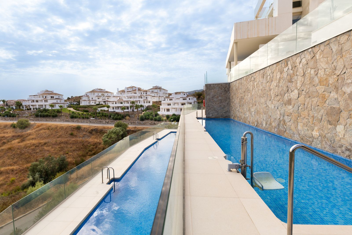 2 Bed Apartment for sale in Nueva Andalucía Costa Del Sol, Málaga, Spain