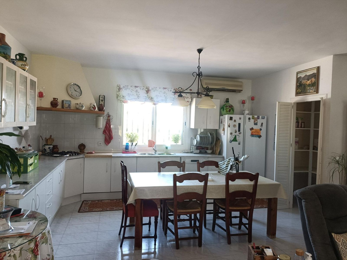 4 Bed Townhouse for sale in Alhaurín El Grande Costa Del Sol, Málaga, Spain