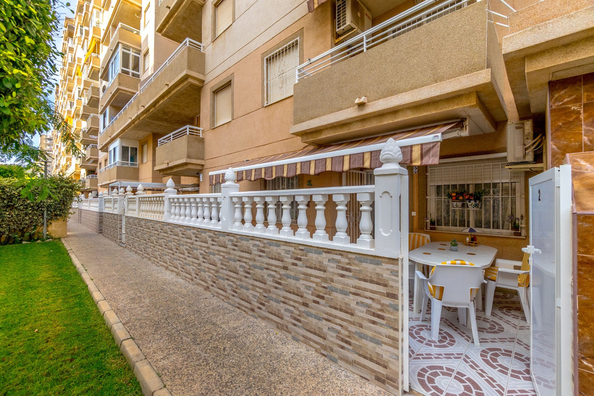 Se vende Apartamento Planta Baja de 2 dormitorios en Costa Blanca, Alicante, España