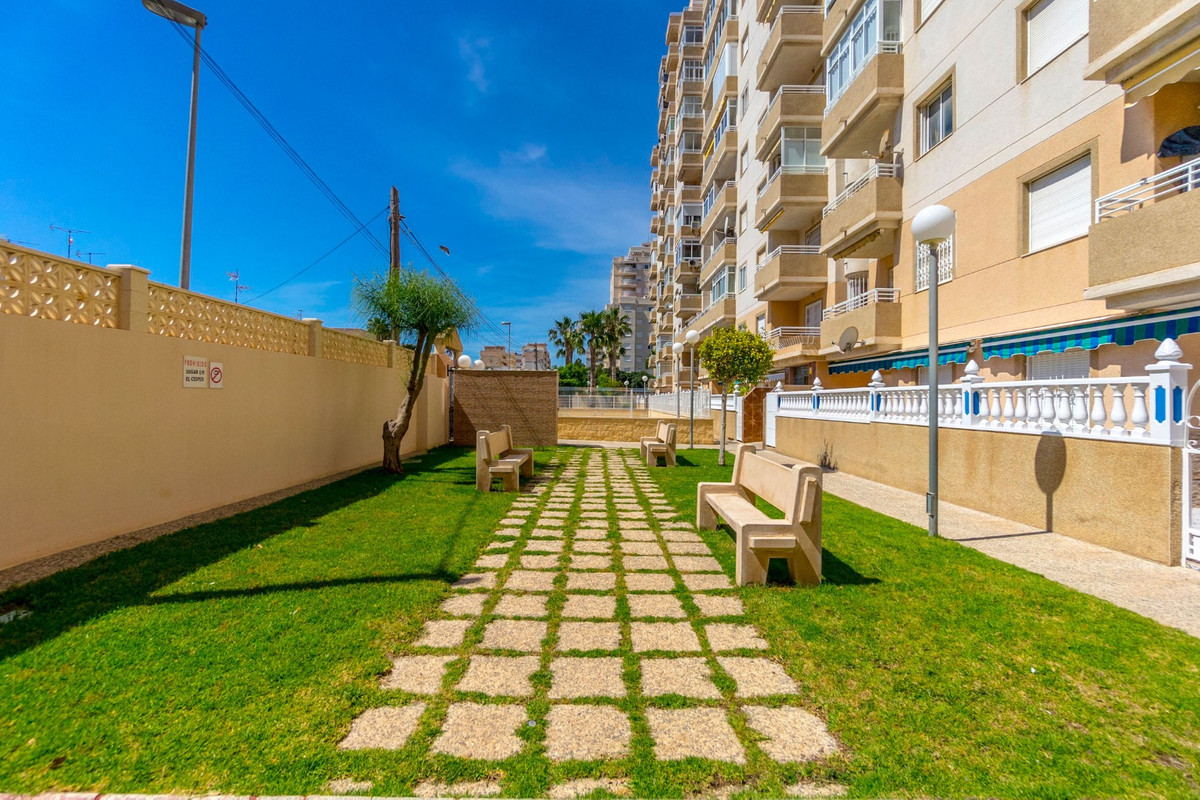 Se vende Apartamento Planta Baja de 2 dormitorios en Costa Blanca, Alicante, España