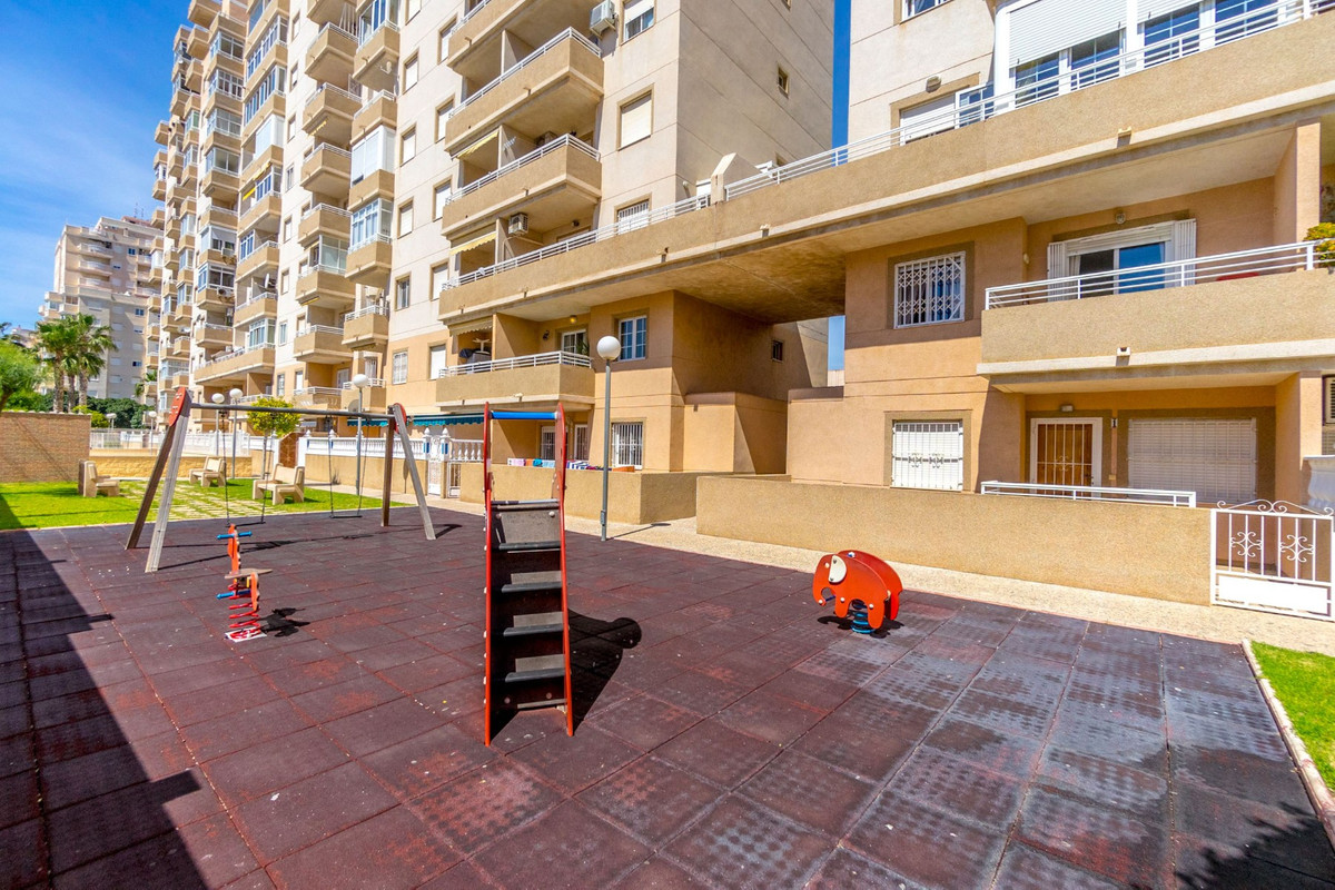 Se vende Apartamento Planta Baja de 2 dormitorios en Costa Blanca, Alicante, España