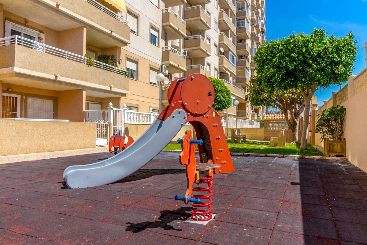 Se vende Apartamento Planta Baja de 2 dormitorios en Costa Blanca, Alicante, España