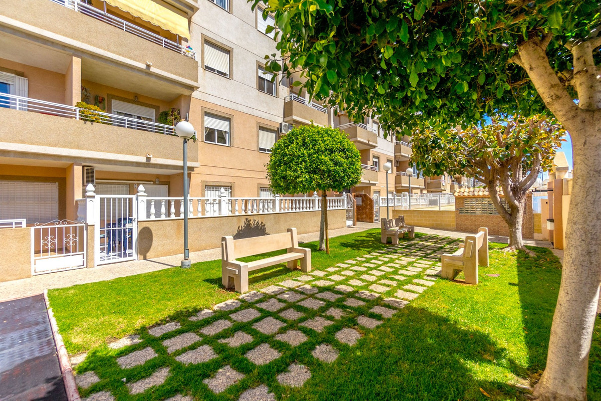 Se vende Apartamento Planta Baja de 2 dormitorios en Costa Blanca, Alicante, España