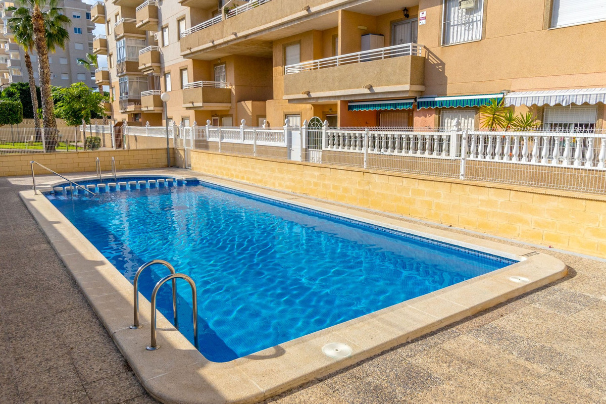 Se vende Apartamento Planta Baja de 2 dormitorios en Costa Blanca, Alicante, España