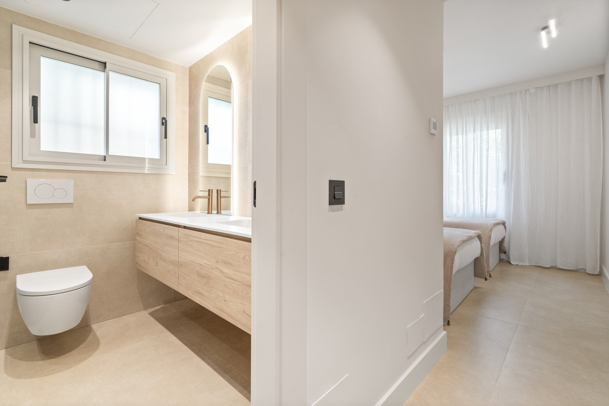 3 Bed Apartment for sale in Nueva Andalucía Costa Del Sol, Málaga, Spain