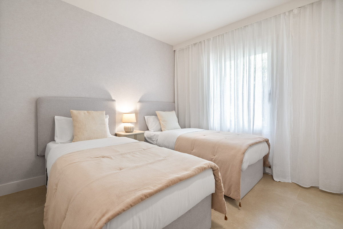 3 Bed Apartment for sale in Nueva Andalucía Costa Del Sol, Málaga, Spain