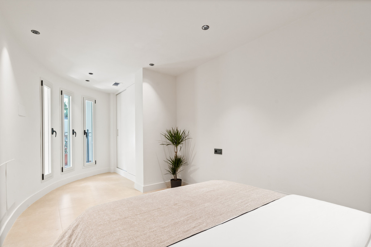 3 Bed Apartment for sale in Nueva Andalucía Costa Del Sol, Málaga, Spain